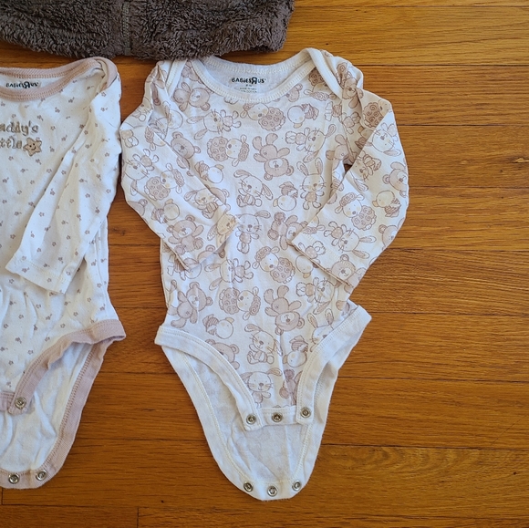 Baby onesie and  cozy jacket - Picture 15 of 15